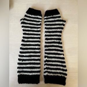 Handmade Wool Fingerless Gloves Black and White